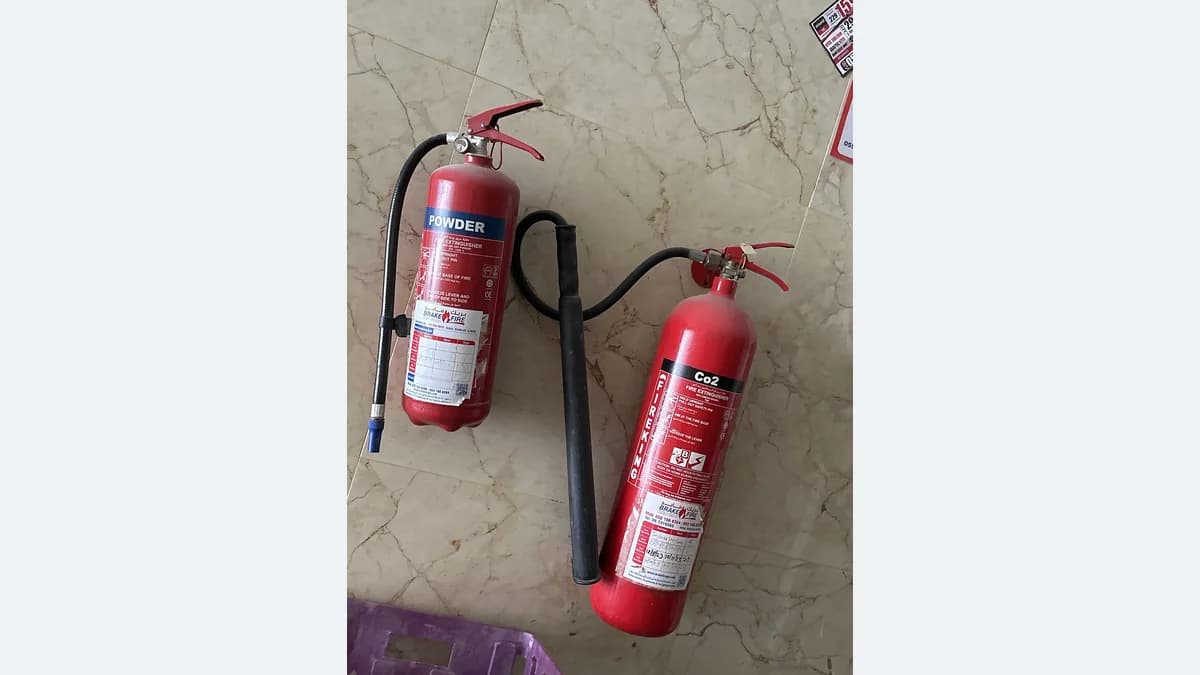 Portable fire extinguisher